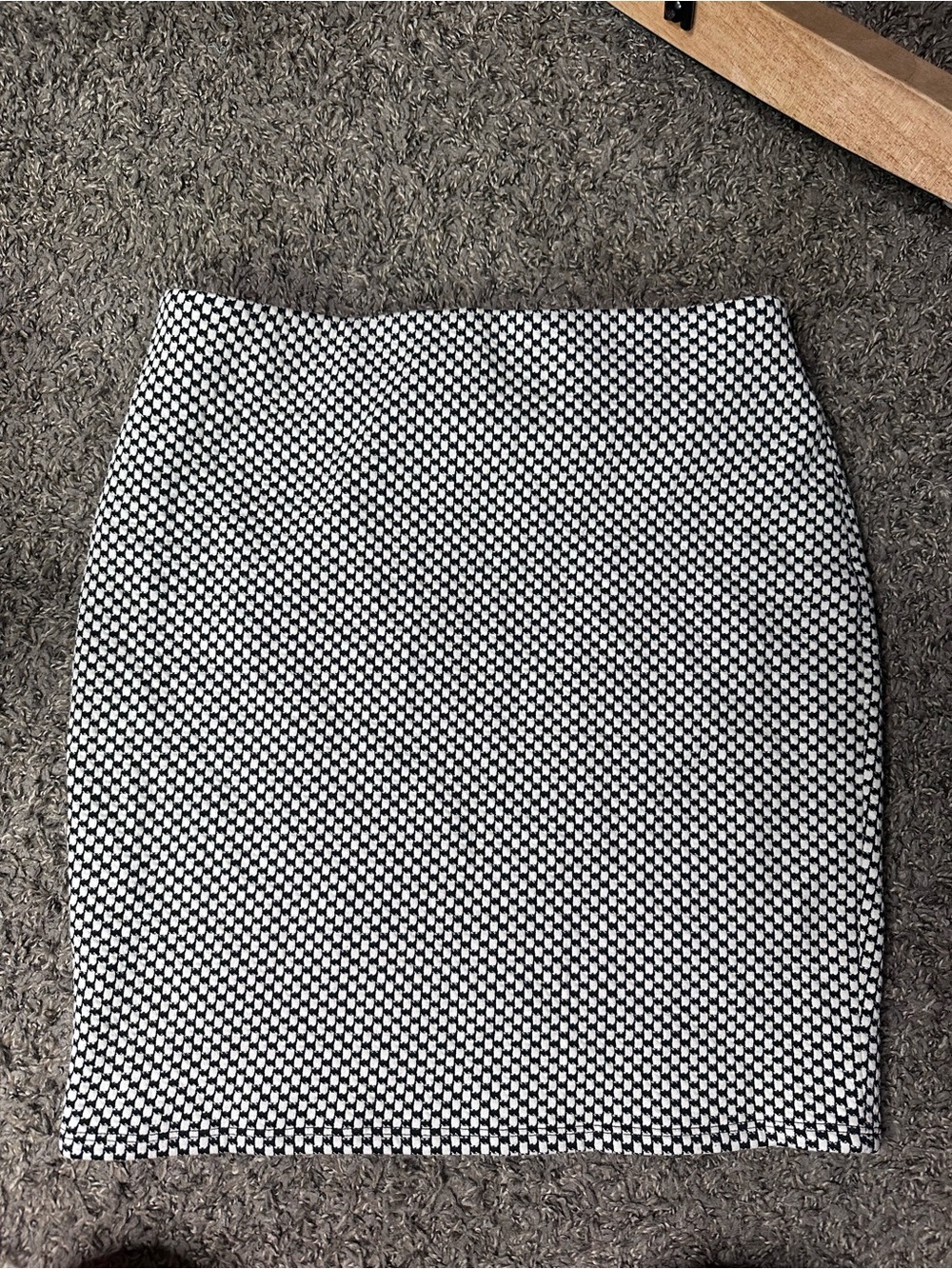 Ann Taylor LOFT Houndstooth Knit Pencil Skirt (Size M)